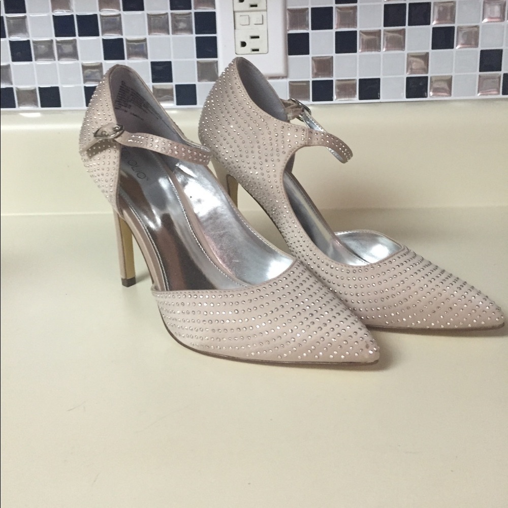 Tevolio satin studded pumps beige size 8.5